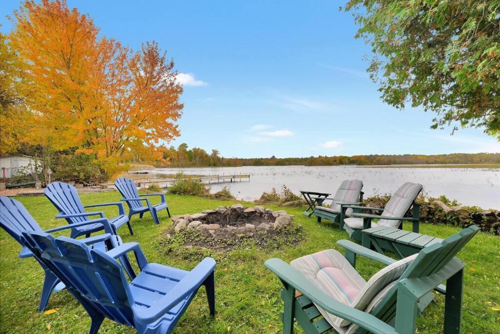 Rustic Cottage On Canal Lake Carden Екстер'єр фото