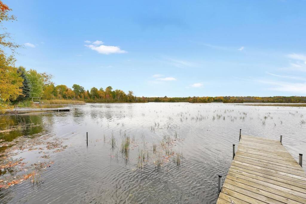 Rustic Cottage On Canal Lake Carden Екстер'єр фото